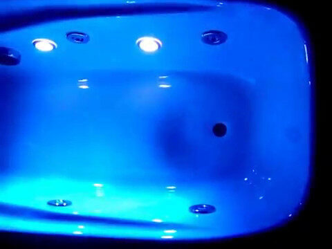 Creando Ambientes Acogedores con Iluminaci&oacute;n en Jacuzzis